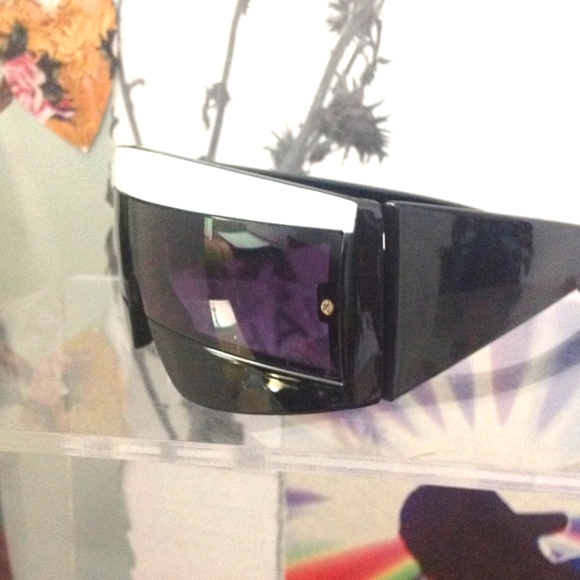 COPY - 80's NEW WAVE style sunnies - Picture 2 of 4